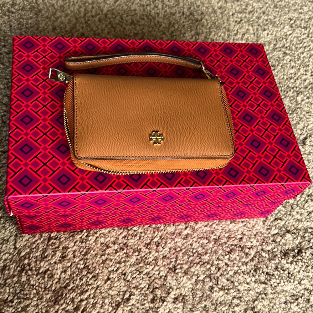 Robinson Continental Wallet wristlet
